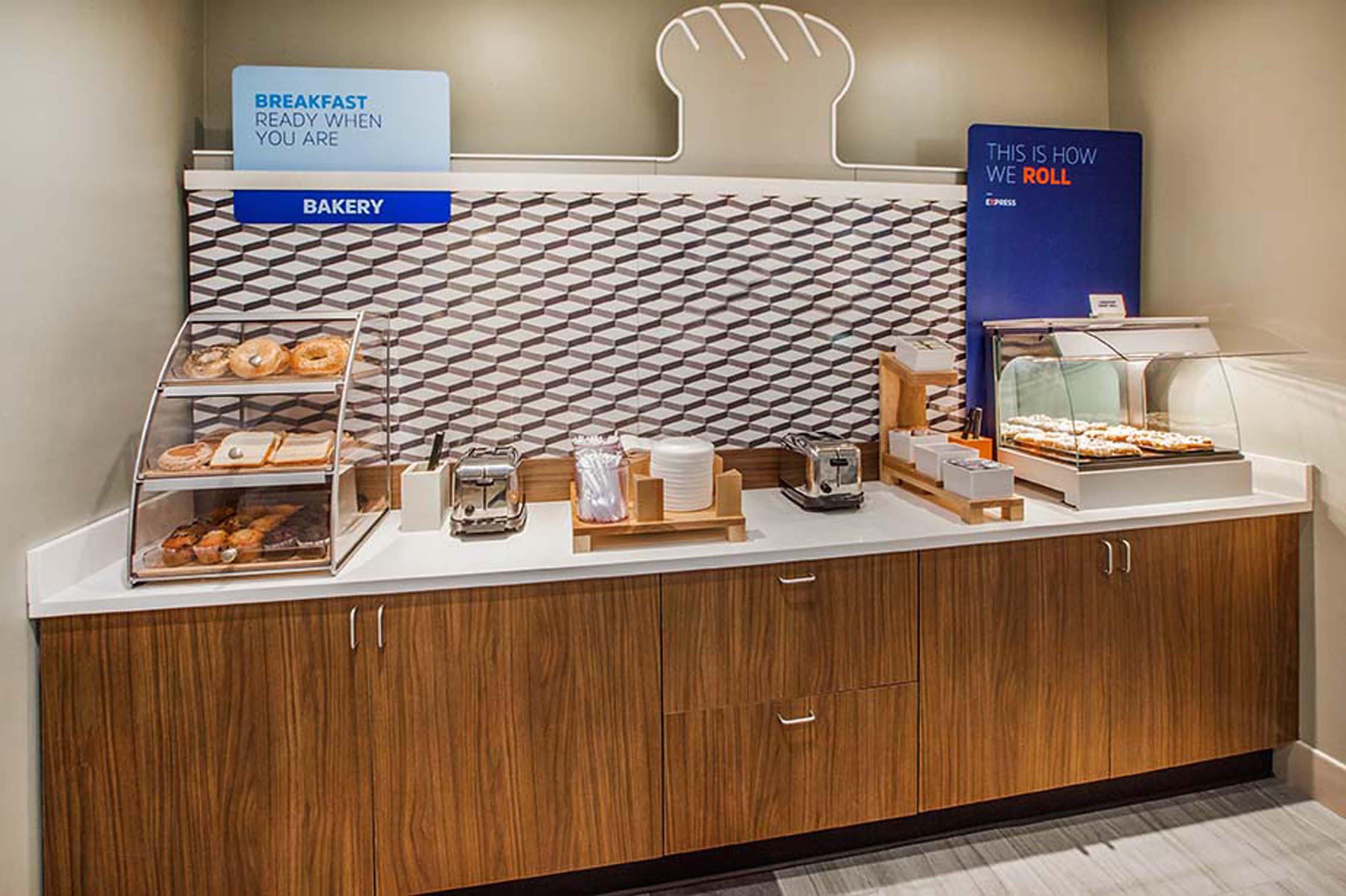 Holiday Inn Express & Suites Cleveland By Ihg Екстер'єр фото