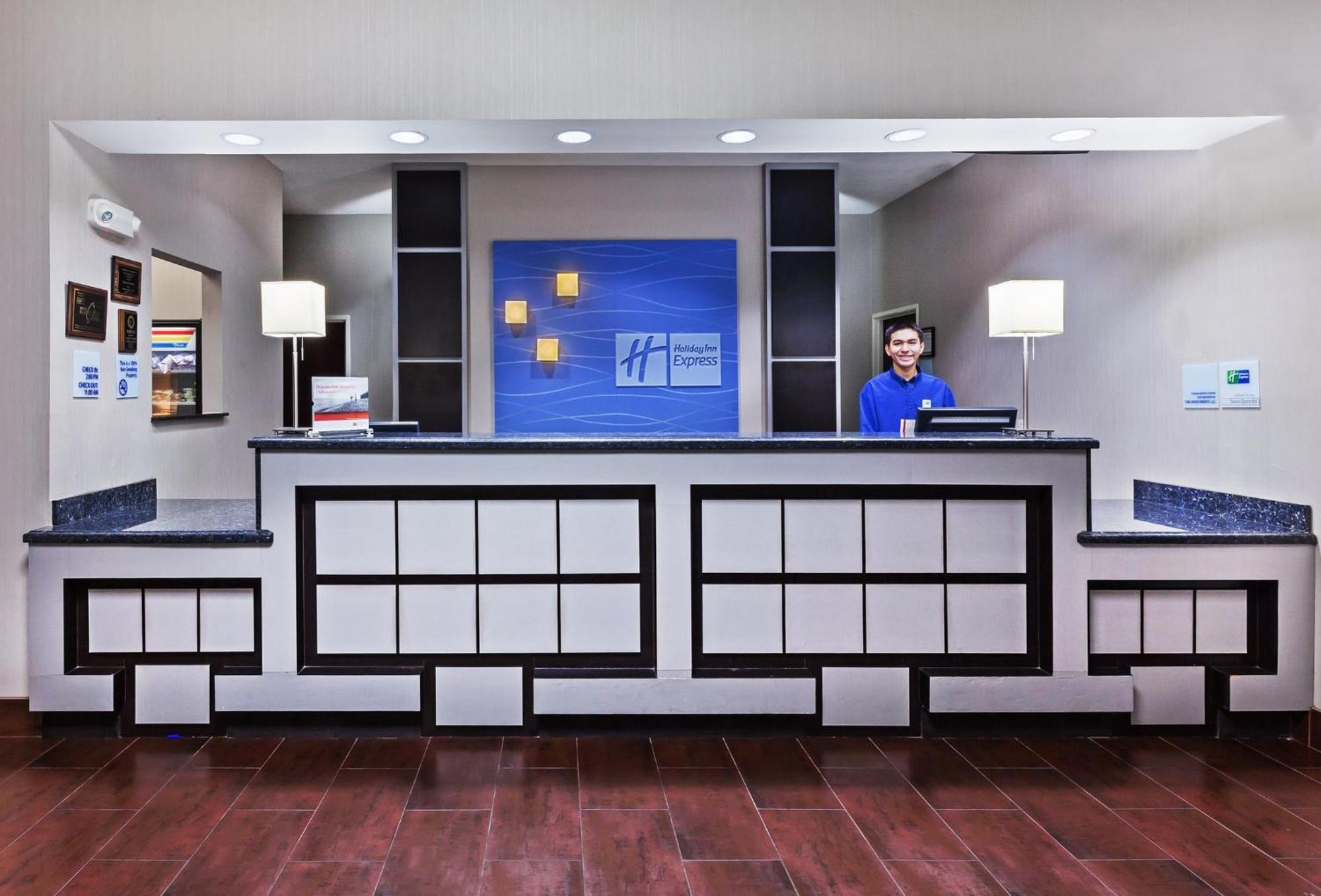 Holiday Inn Express & Suites Cleveland By Ihg Екстер'єр фото