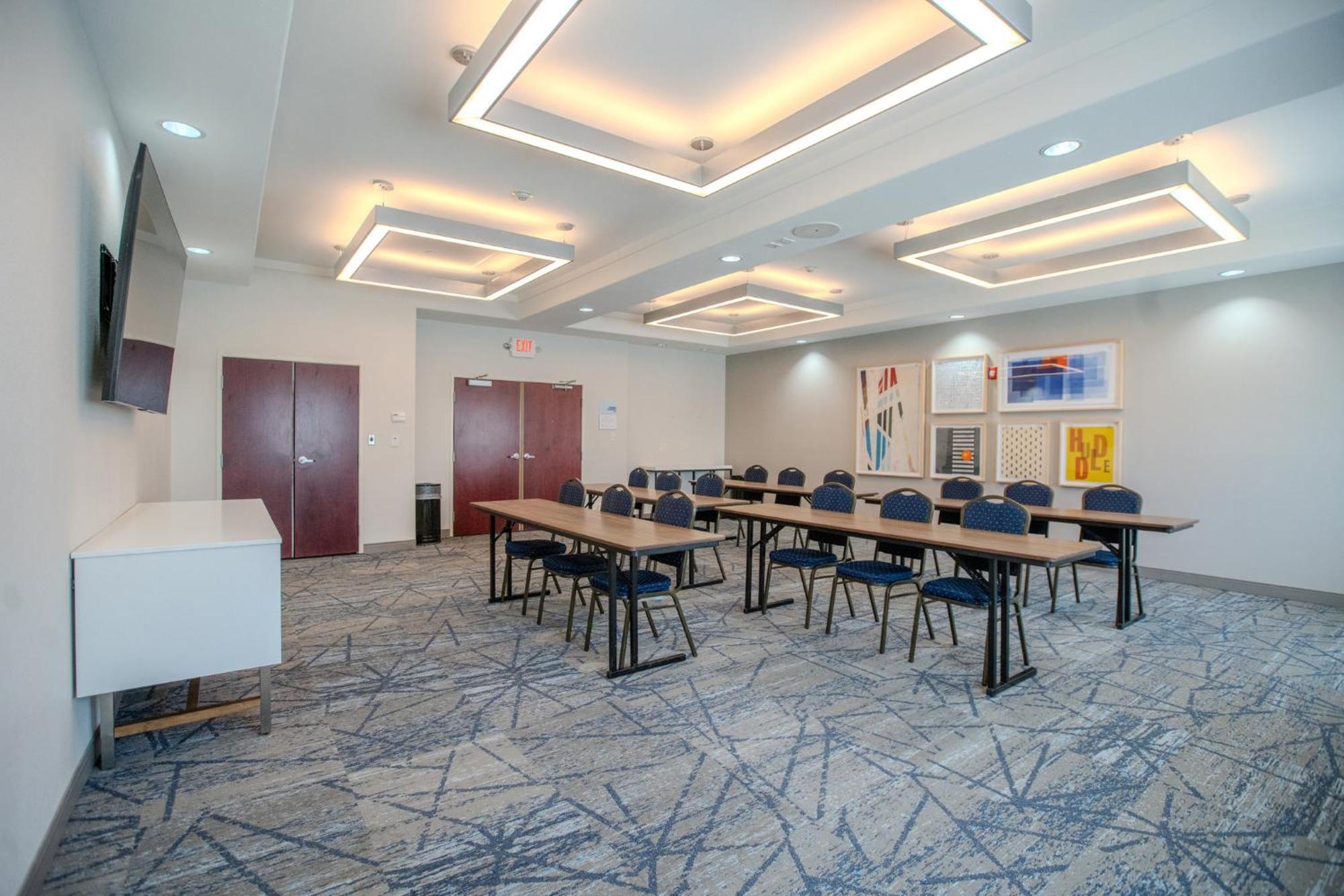 Holiday Inn Express & Suites Cleveland By Ihg Екстер'єр фото
