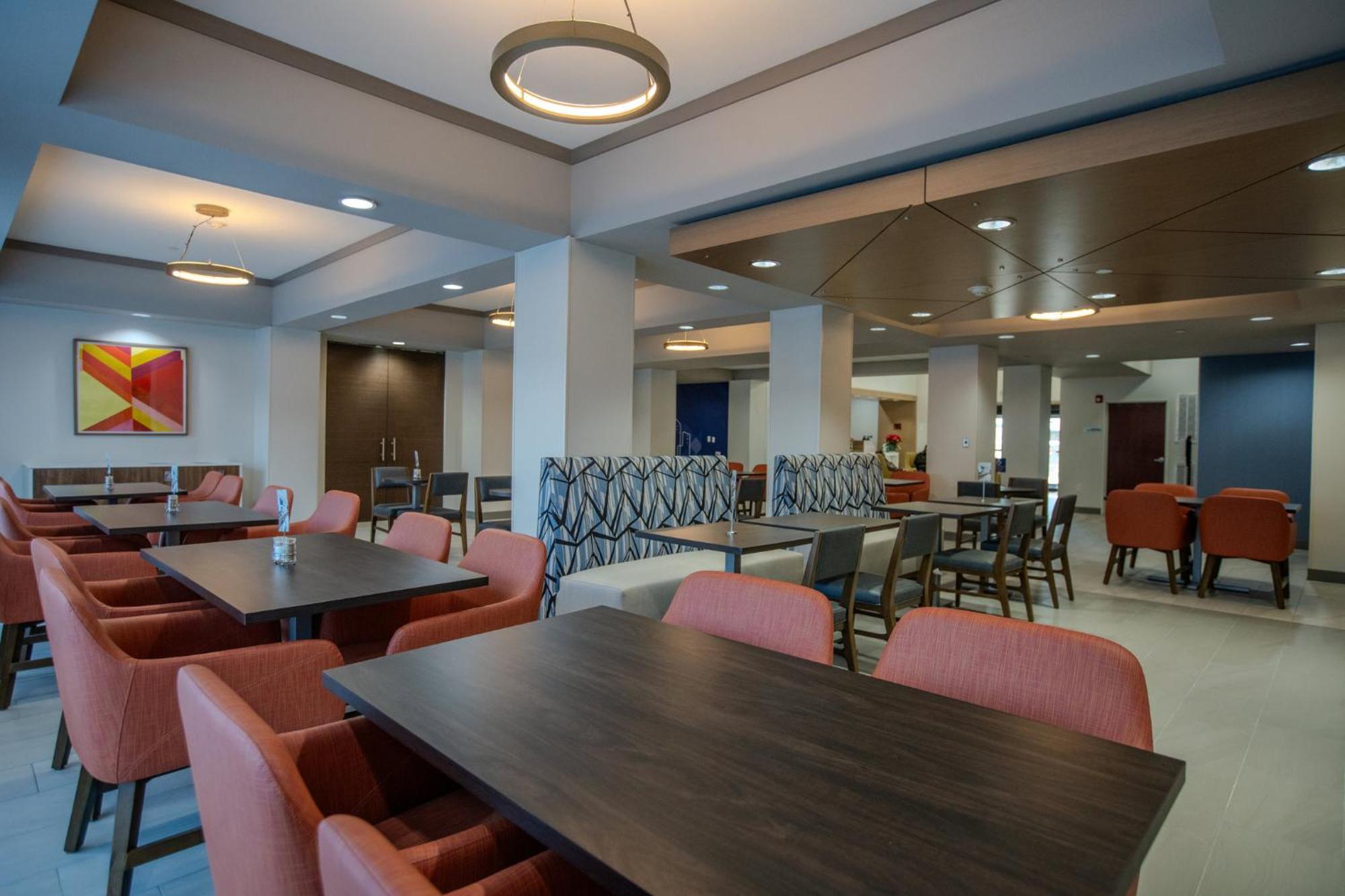 Holiday Inn Express & Suites Cleveland By Ihg Екстер'єр фото