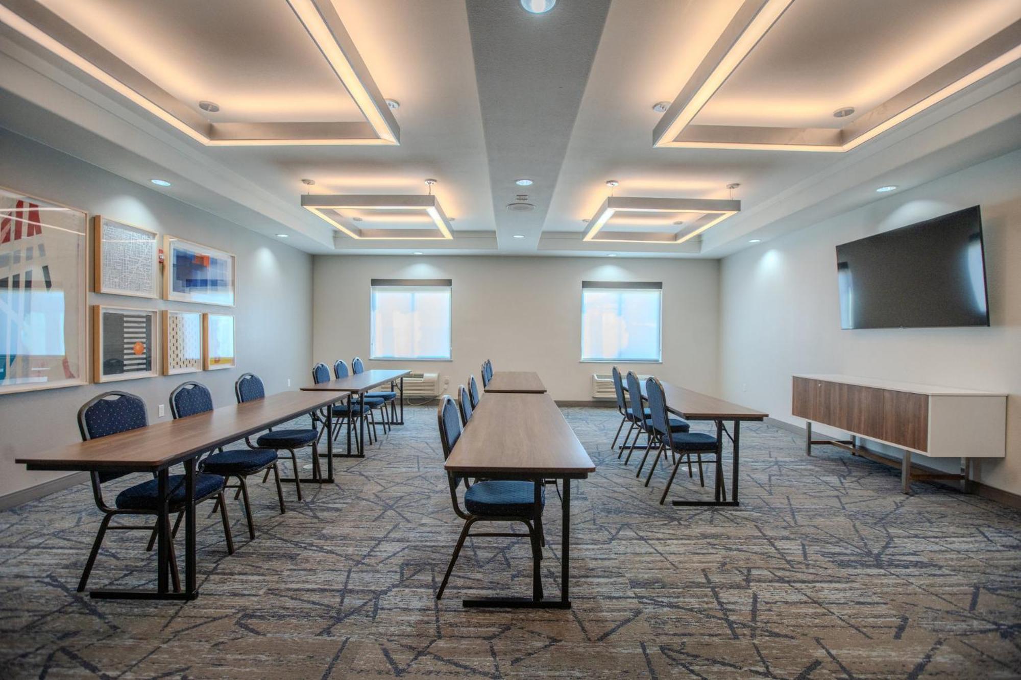 Holiday Inn Express & Suites Cleveland By Ihg Екстер'єр фото