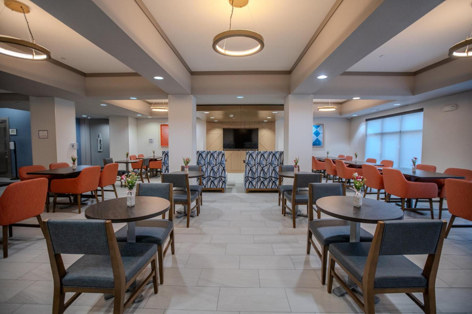Holiday Inn Express & Suites Cleveland By Ihg Екстер'єр фото