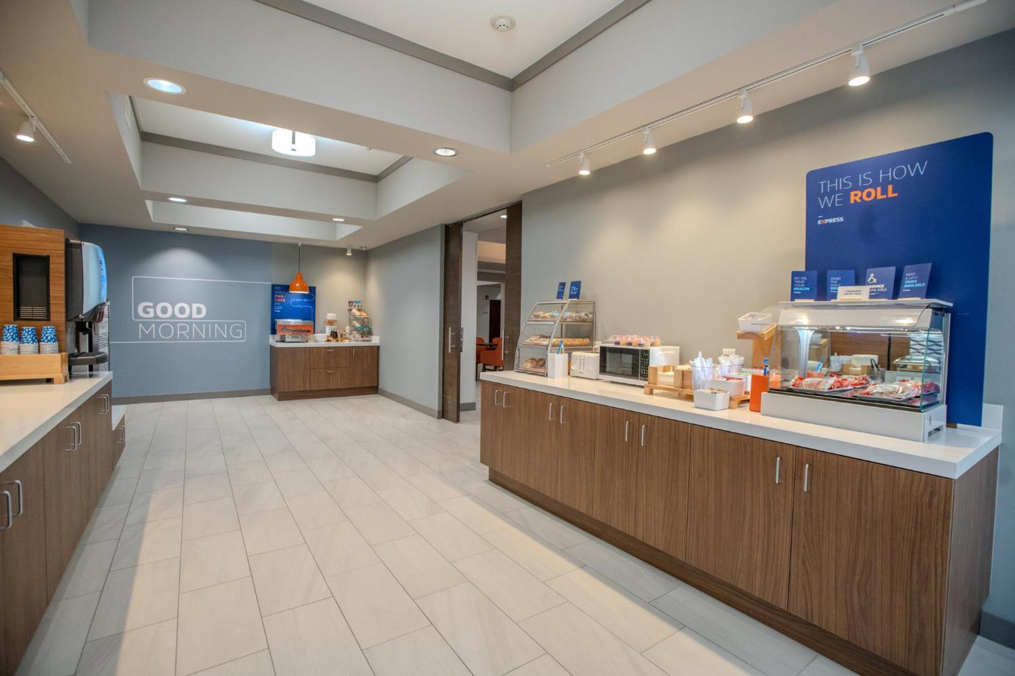 Holiday Inn Express & Suites Cleveland By Ihg Екстер'єр фото