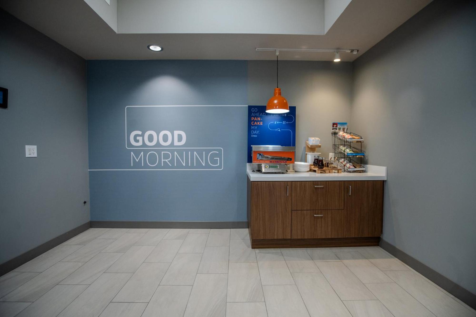 Holiday Inn Express & Suites Cleveland By Ihg Екстер'єр фото