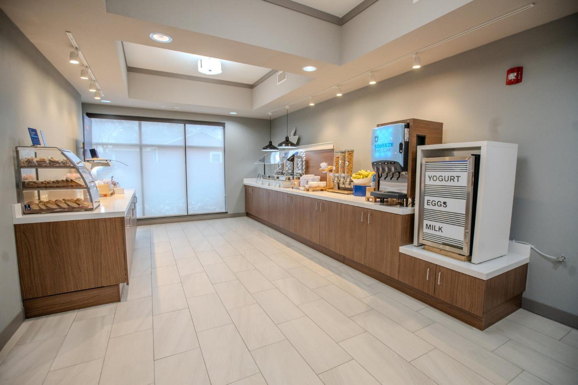 Holiday Inn Express & Suites Cleveland By Ihg Екстер'єр фото