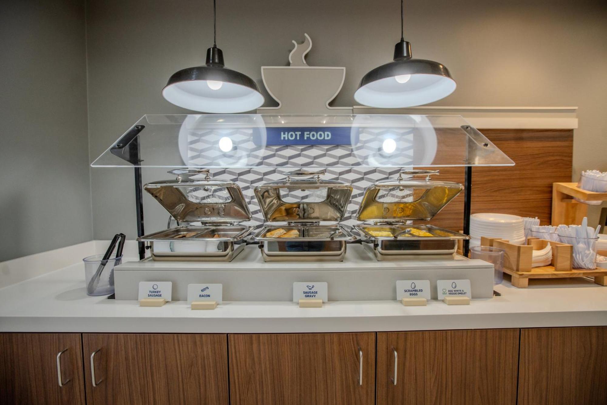 Holiday Inn Express & Suites Cleveland By Ihg Екстер'єр фото