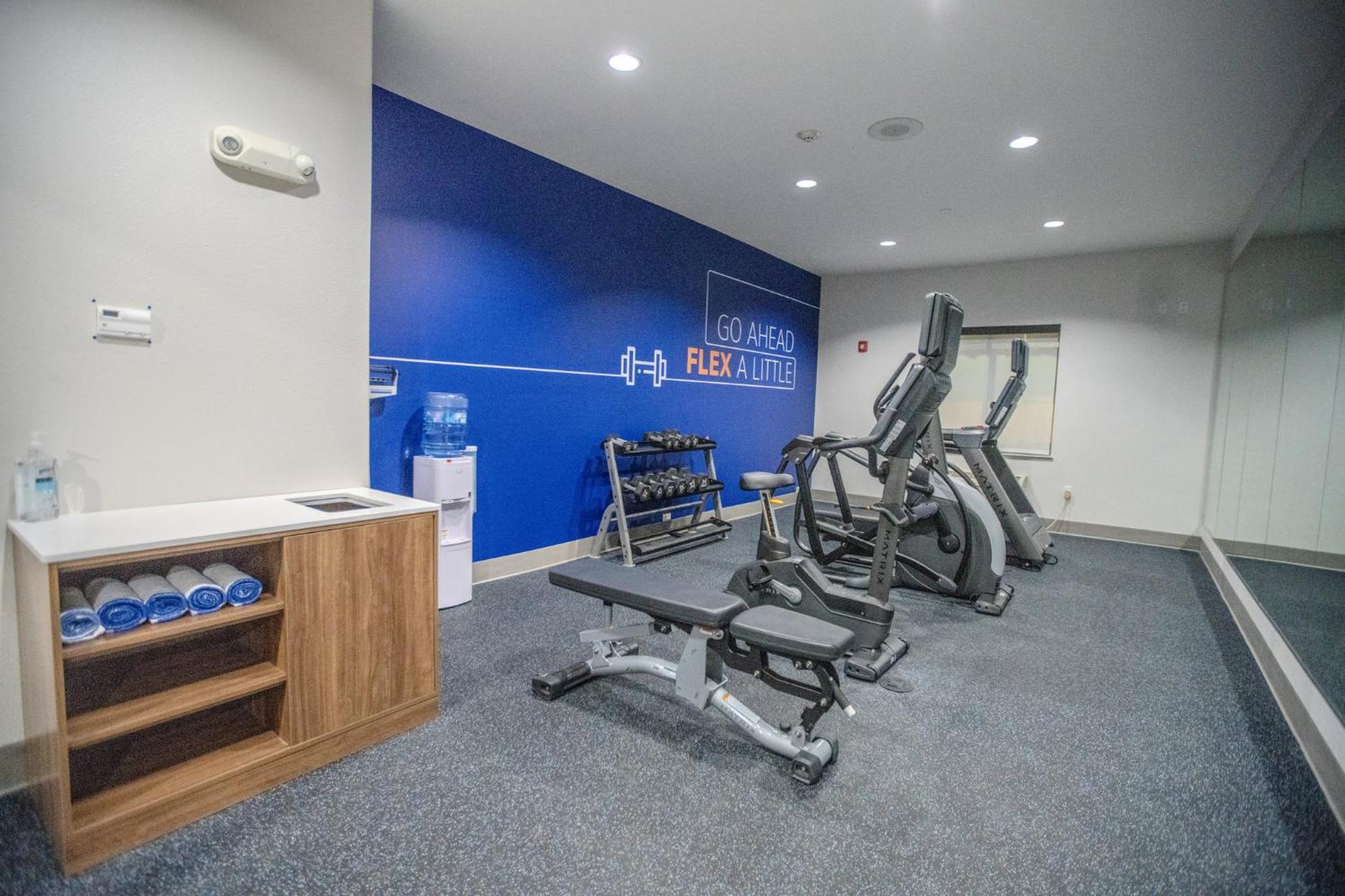 Holiday Inn Express & Suites Cleveland By Ihg Екстер'єр фото