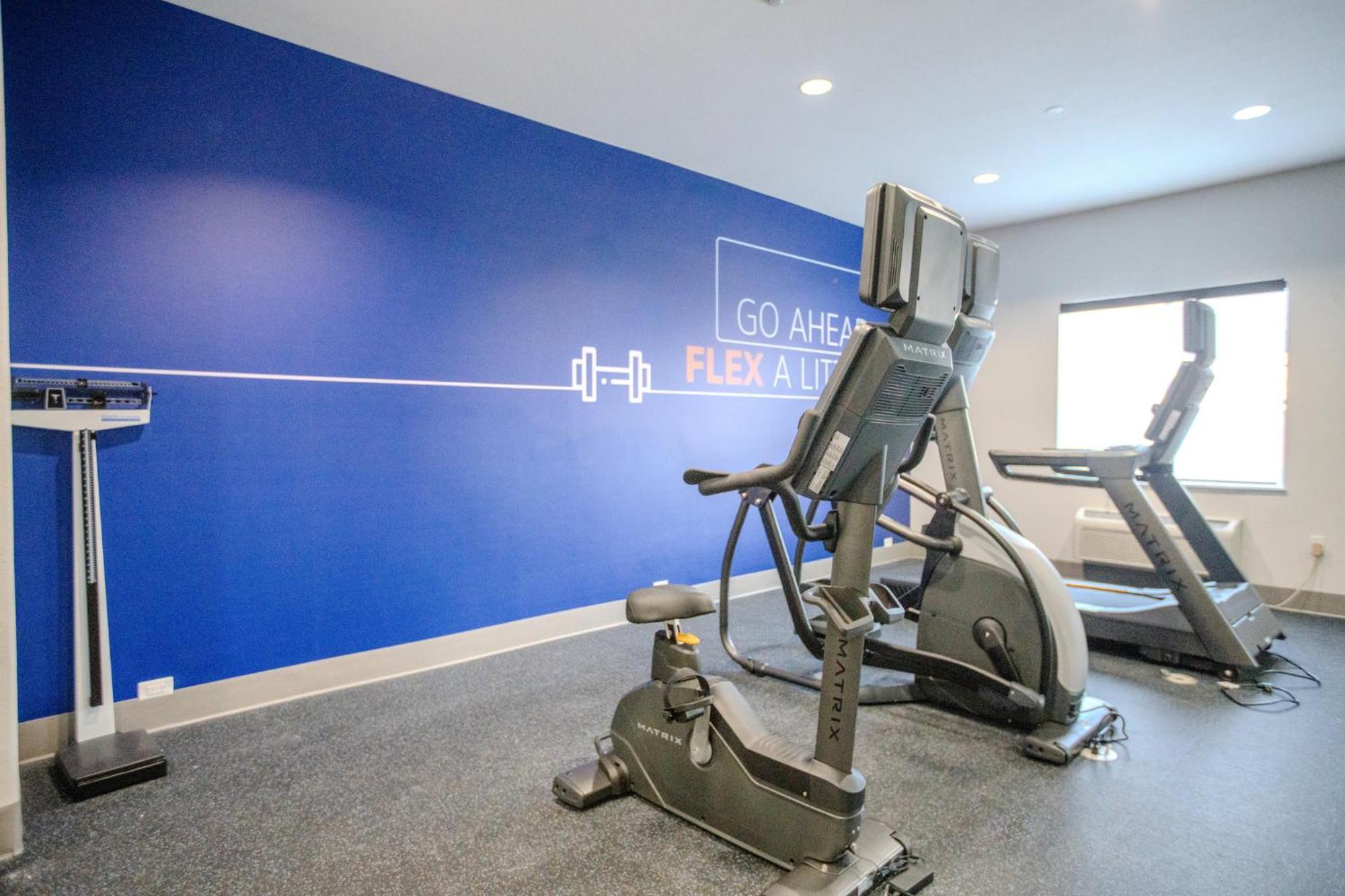 Holiday Inn Express & Suites Cleveland By Ihg Екстер'єр фото