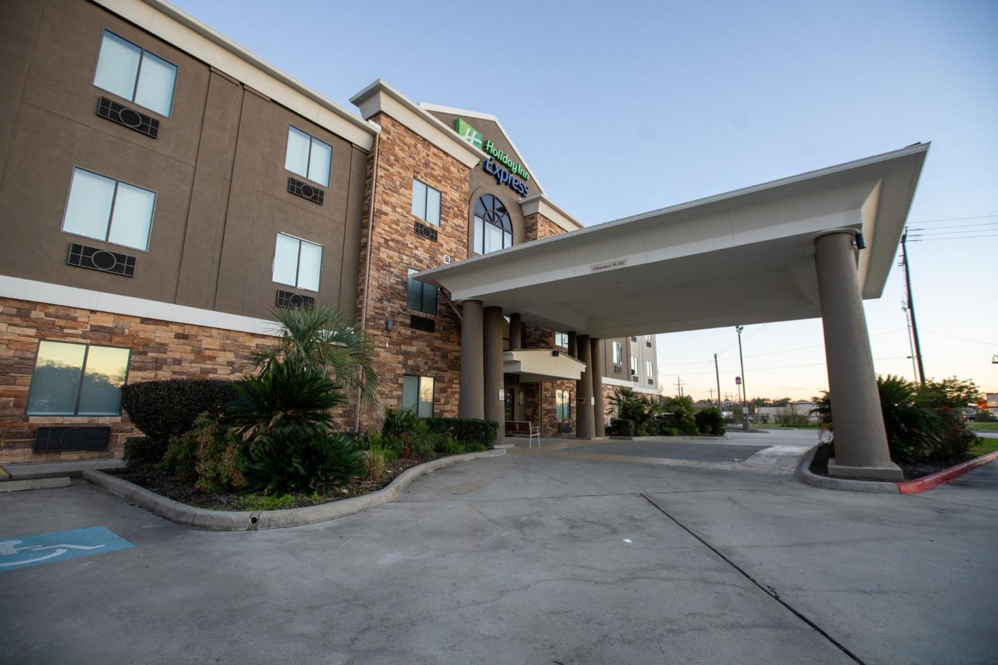 Holiday Inn Express & Suites Cleveland By Ihg Екстер'єр фото