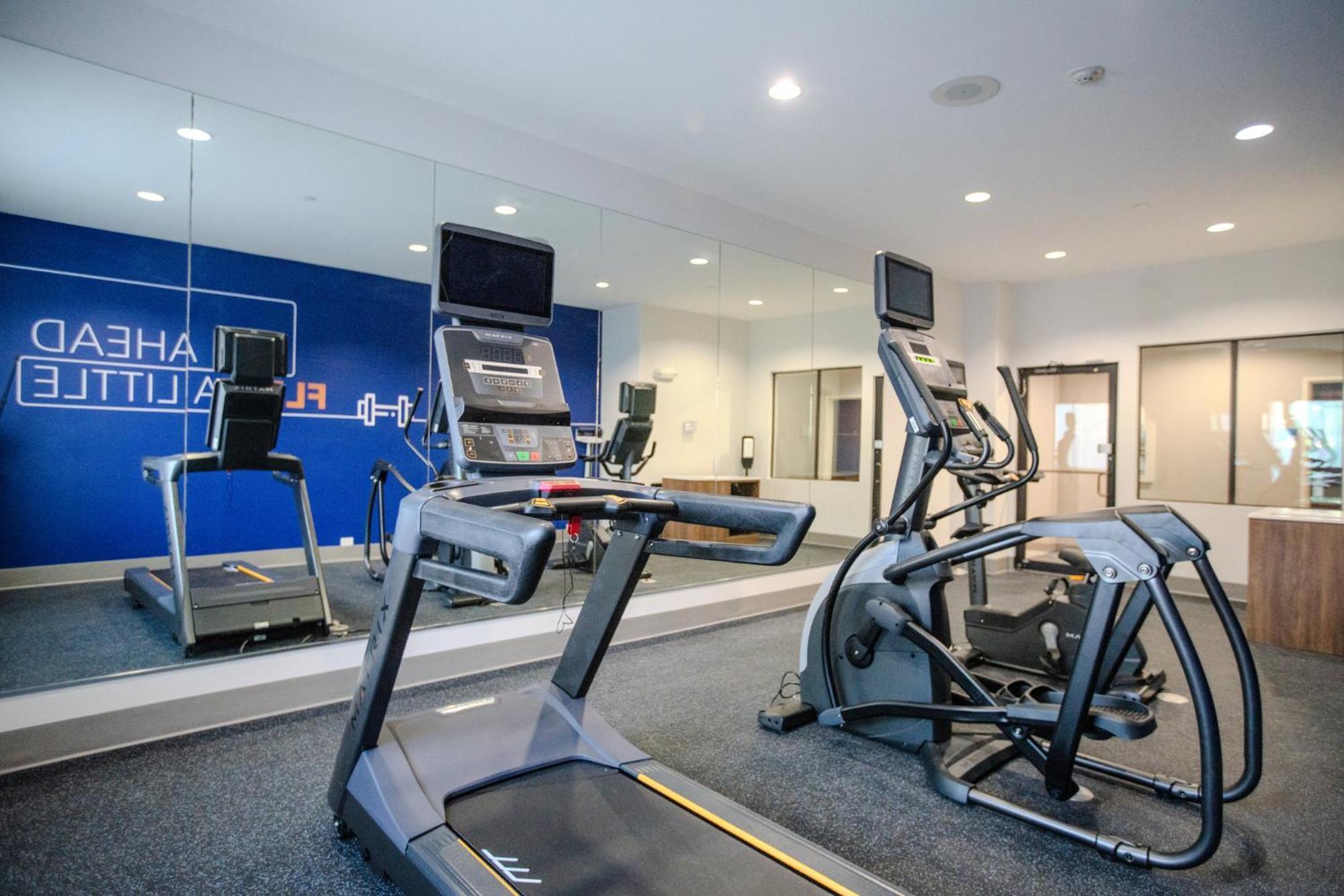 Holiday Inn Express & Suites Cleveland By Ihg Екстер'єр фото