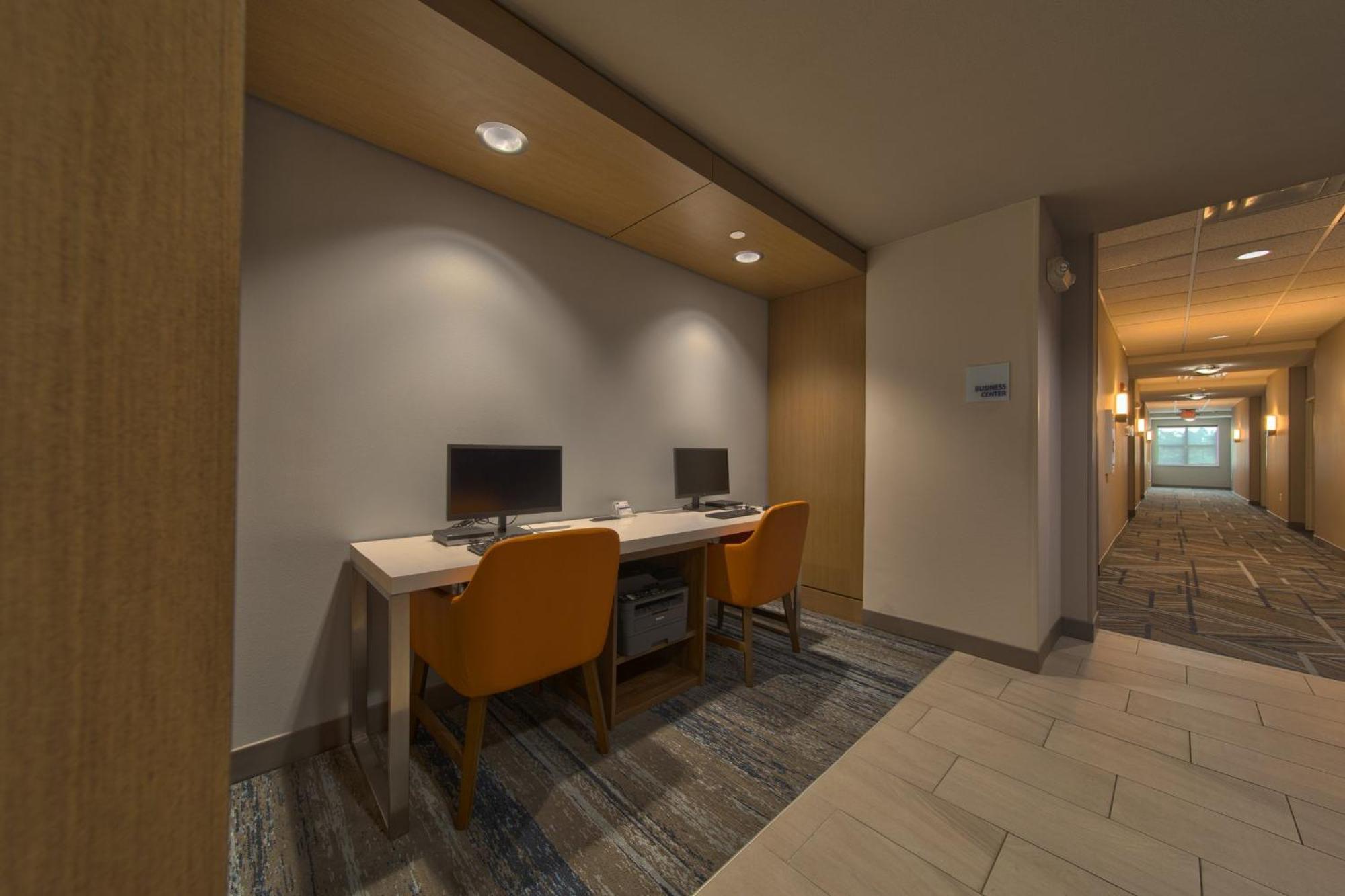 Holiday Inn Express & Suites Cleveland By Ihg Екстер'єр фото