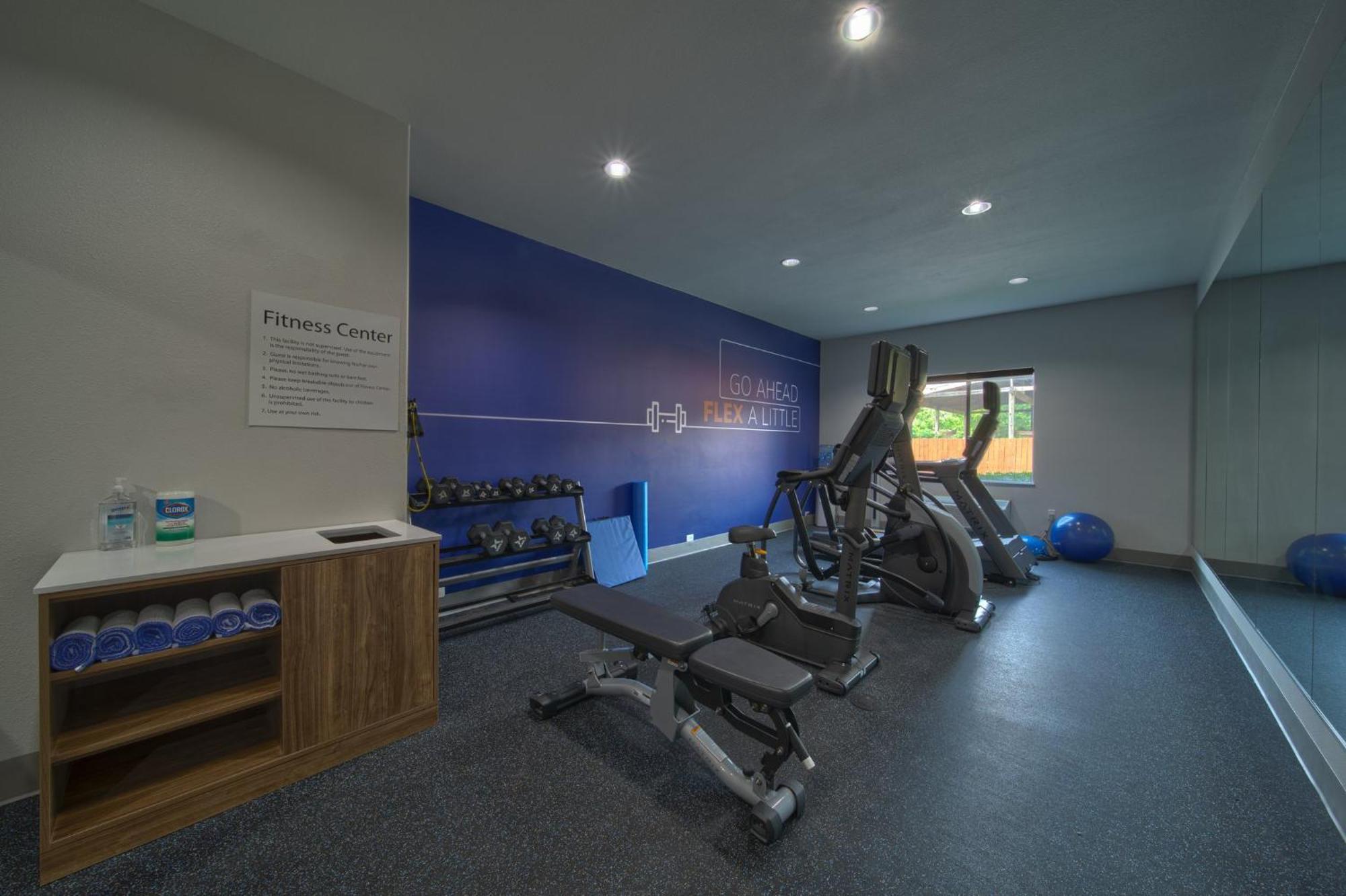 Holiday Inn Express & Suites Cleveland By Ihg Екстер'єр фото