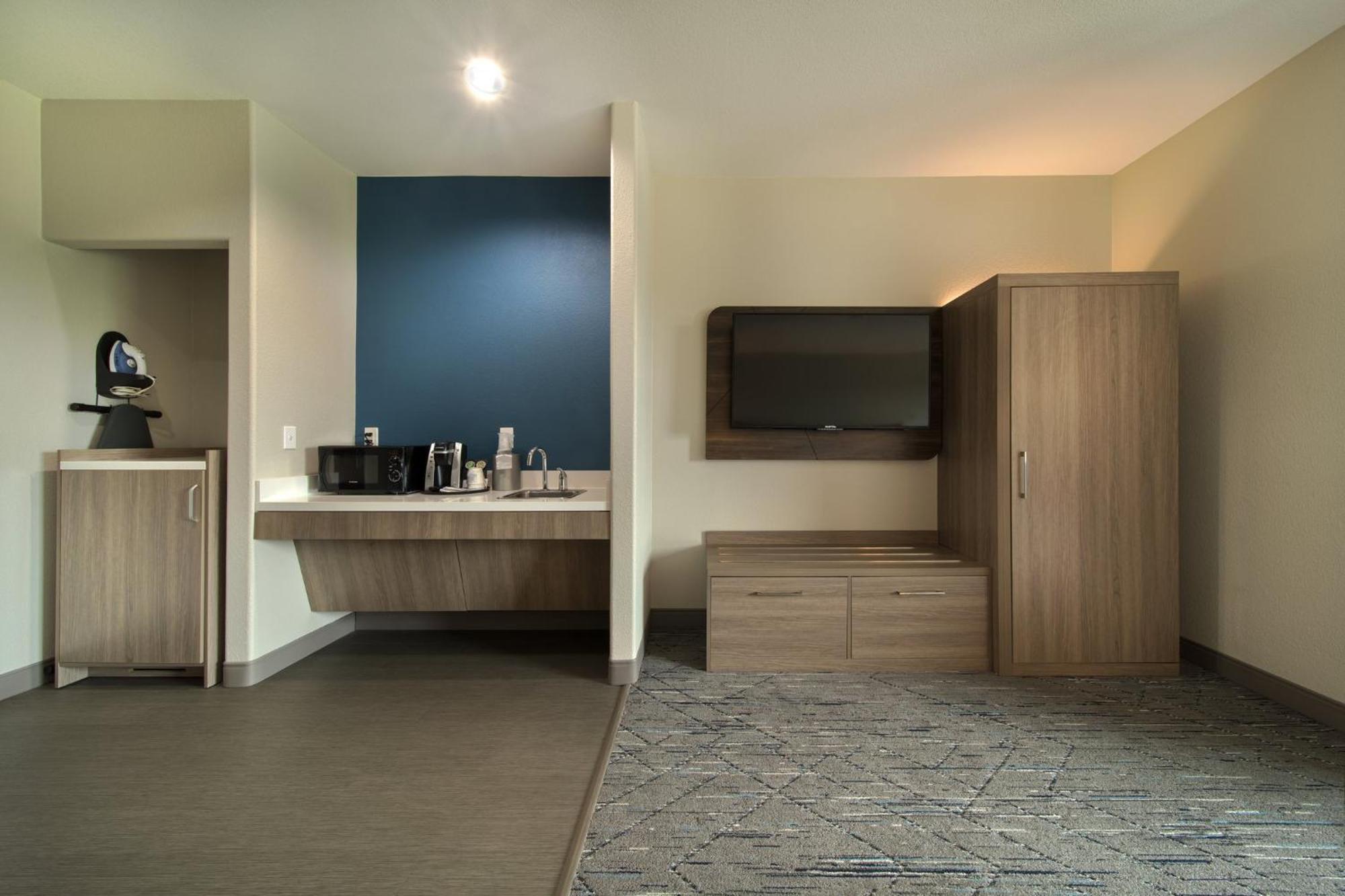Holiday Inn Express & Suites Cleveland By Ihg Екстер'єр фото