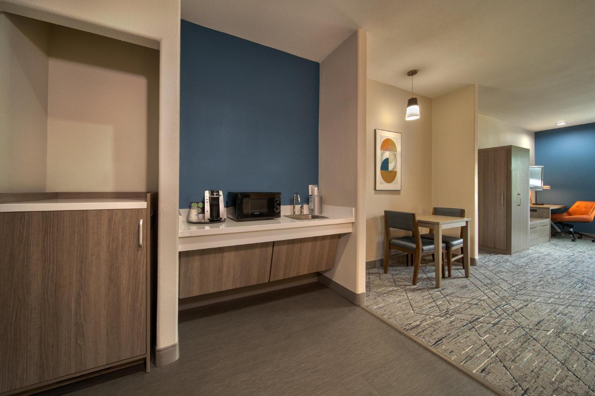 Holiday Inn Express & Suites Cleveland By Ihg Екстер'єр фото